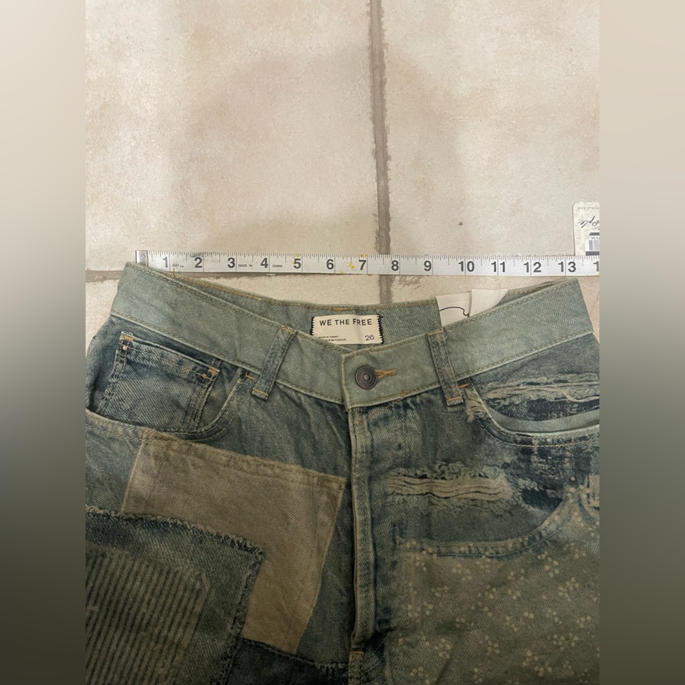 Free People Illusions 
Patchwork Relaxed Barrel Jeans
Indigo Size 26 NWT RARE - Picture 5 of 14